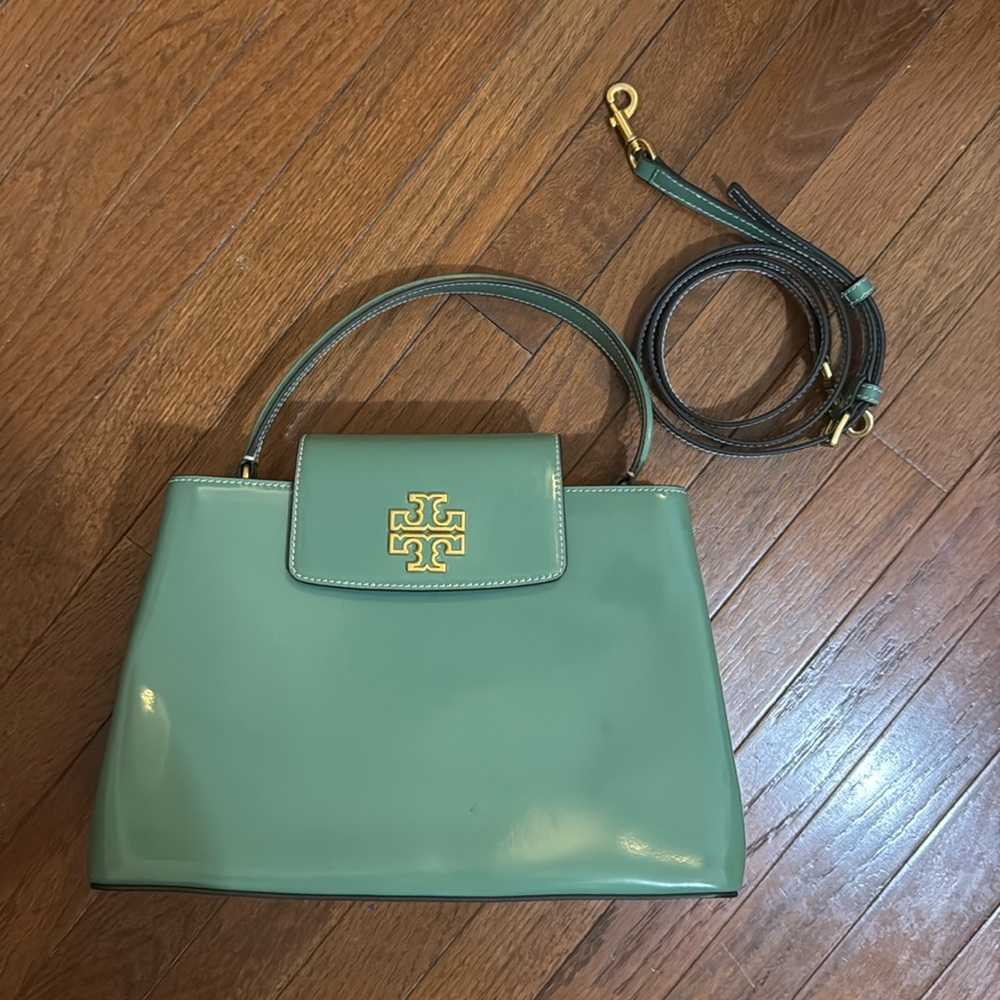 Tory burch Women’s logo Medium emerald green hand bag